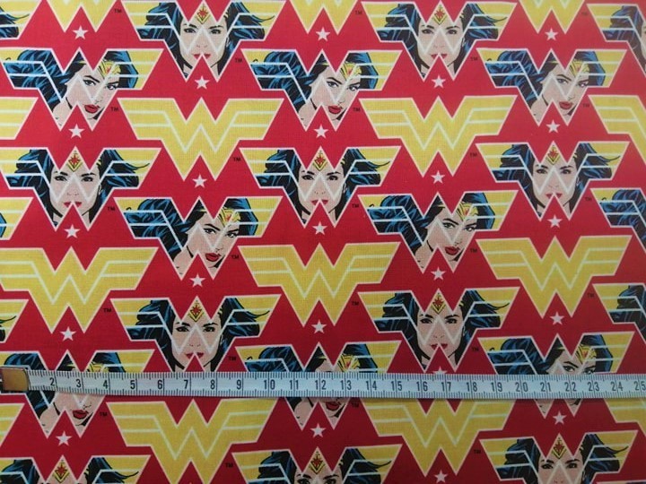 Licence - Wonder Woman fond rouge