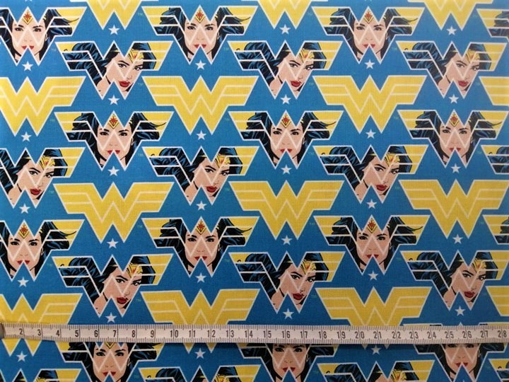 Licence - Wonder Woman fond bleu