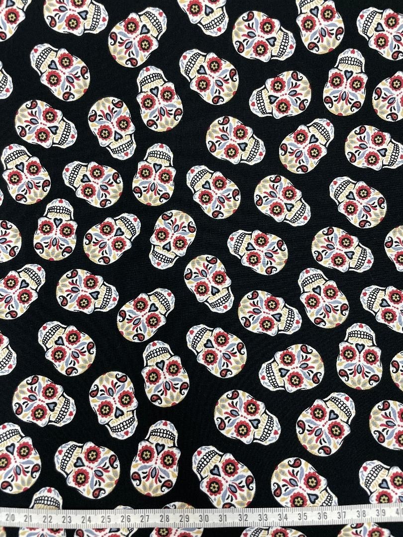 Coton 150 - Têtes de mort fond noir