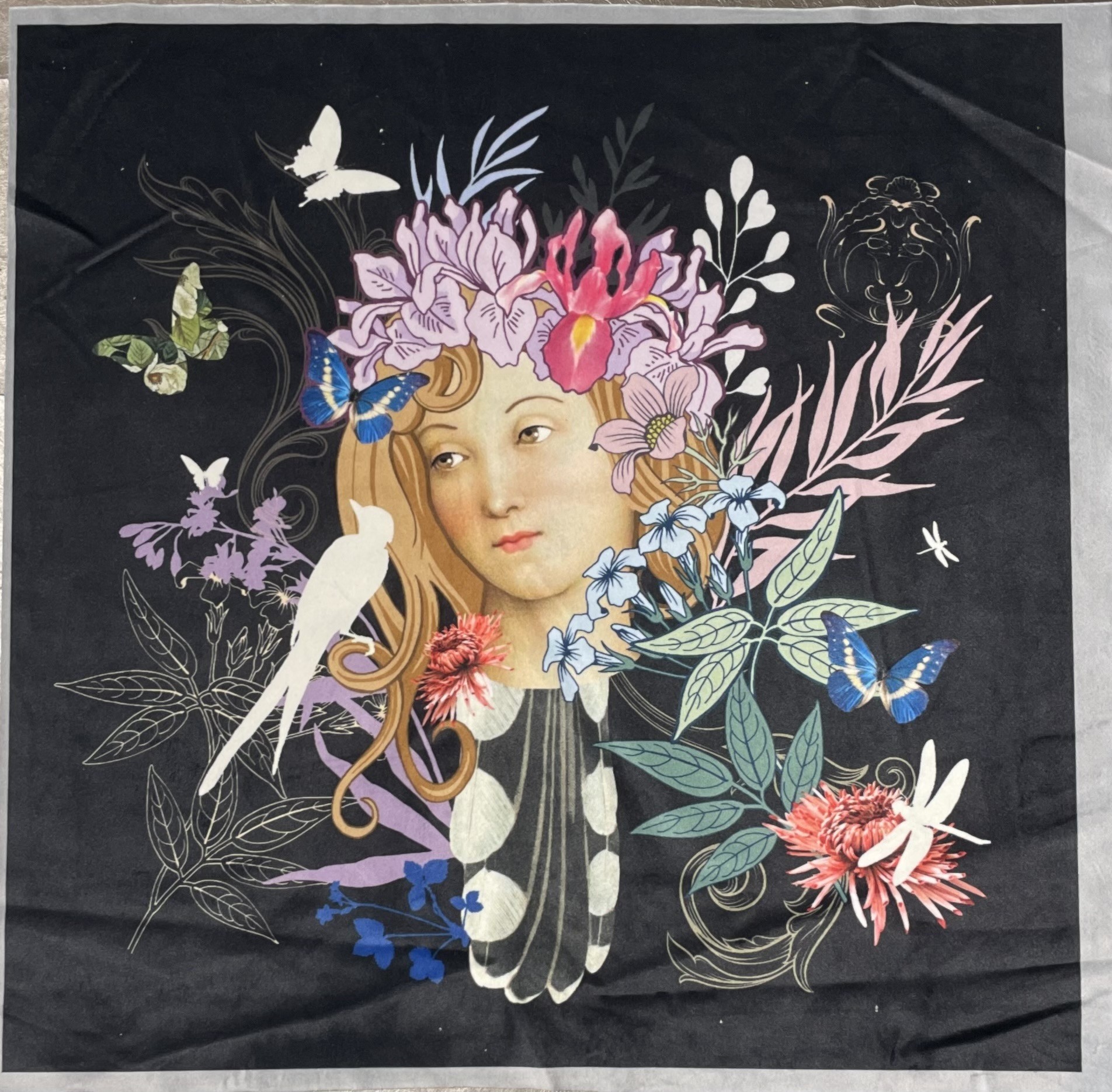 Carré  velours-Visage fleuries