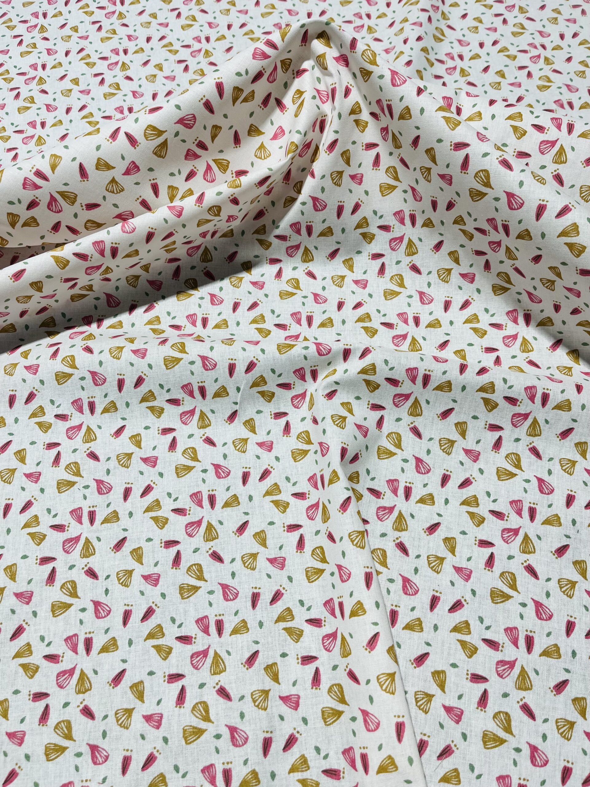 Coton 150 -Pétales fond blanc 2.