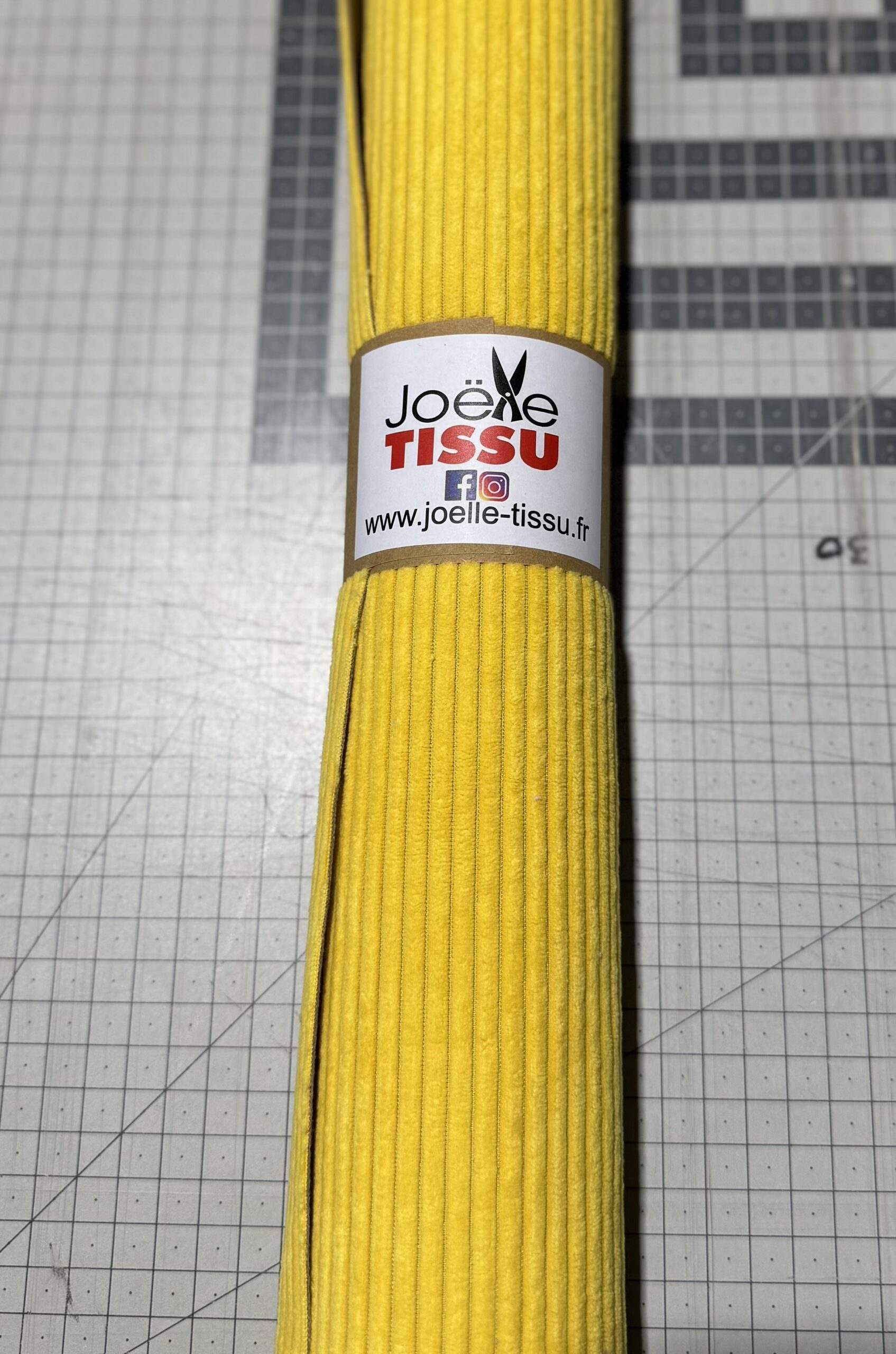 Coupon velours cottelé - jaune colza.