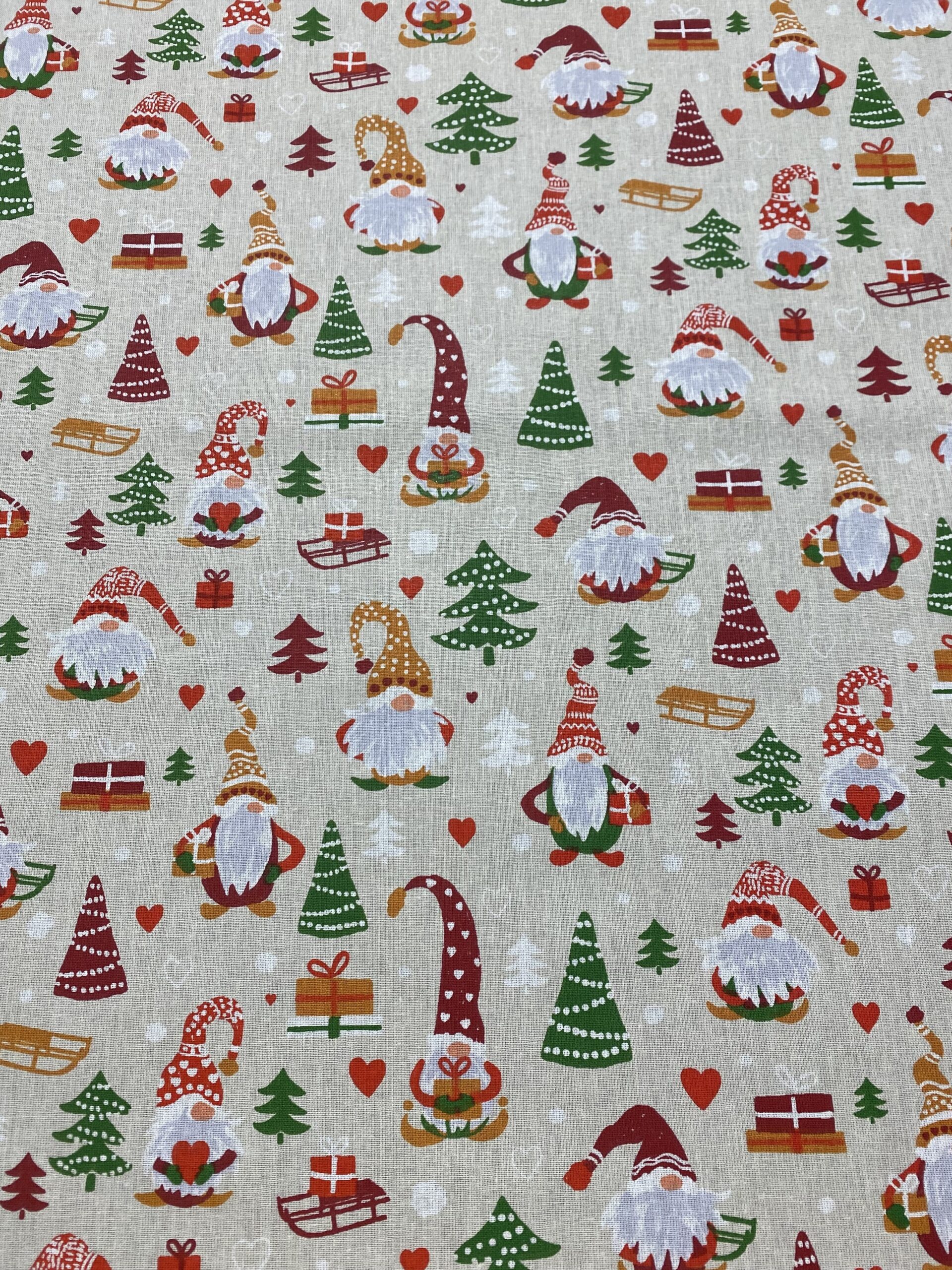 gnomes et sapins fond beige