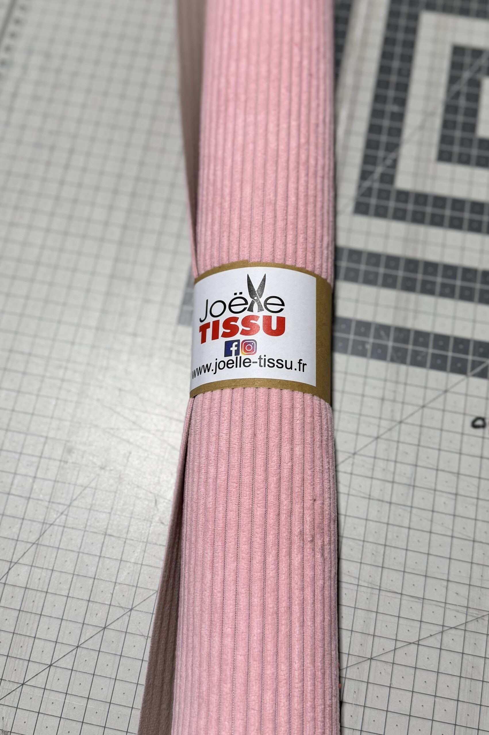 Coupon velours cottelé -rose bonbon.